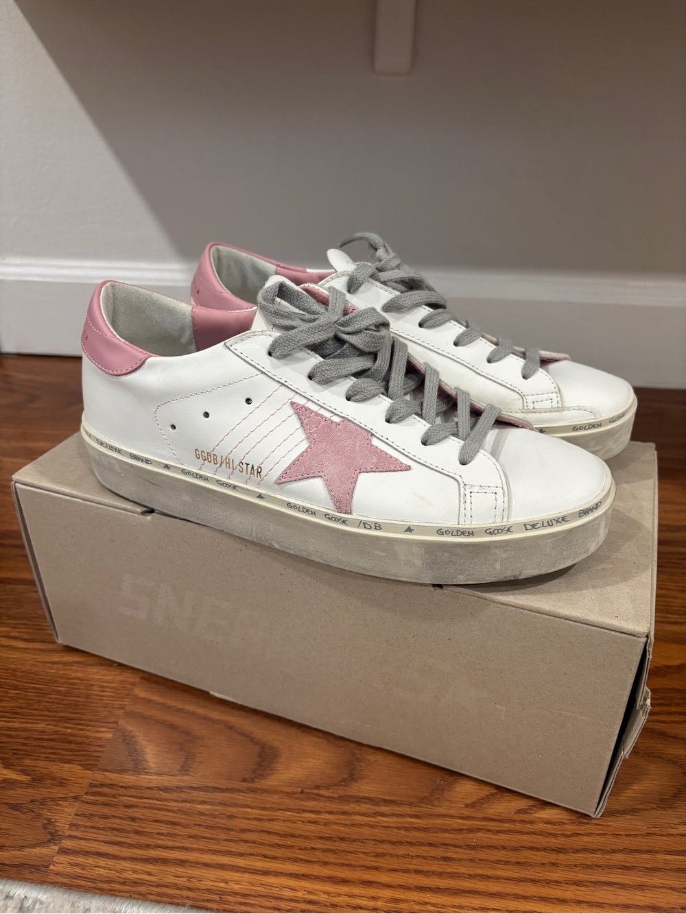 Golden Goose White Sneakers with Pink Star and Heel - Picture 2 of 3
